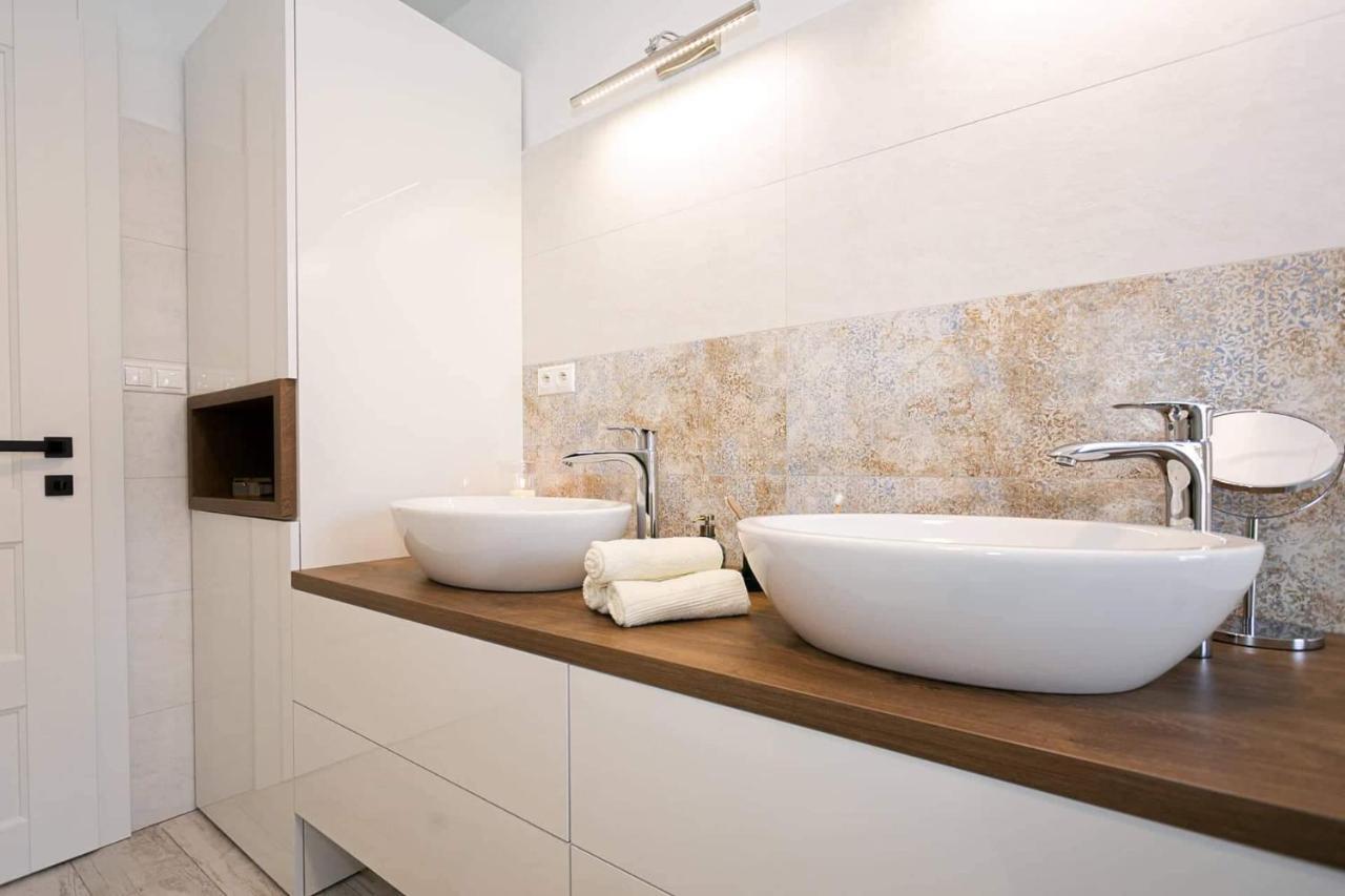 Bl - The Penthouse, 24Hr Self Check-In, 2 Bedrooms, Fireplace, Ac, Panoramic View From Main Balcony, 3-Minute Walk To City Center Besztercebánya Kültér fotó