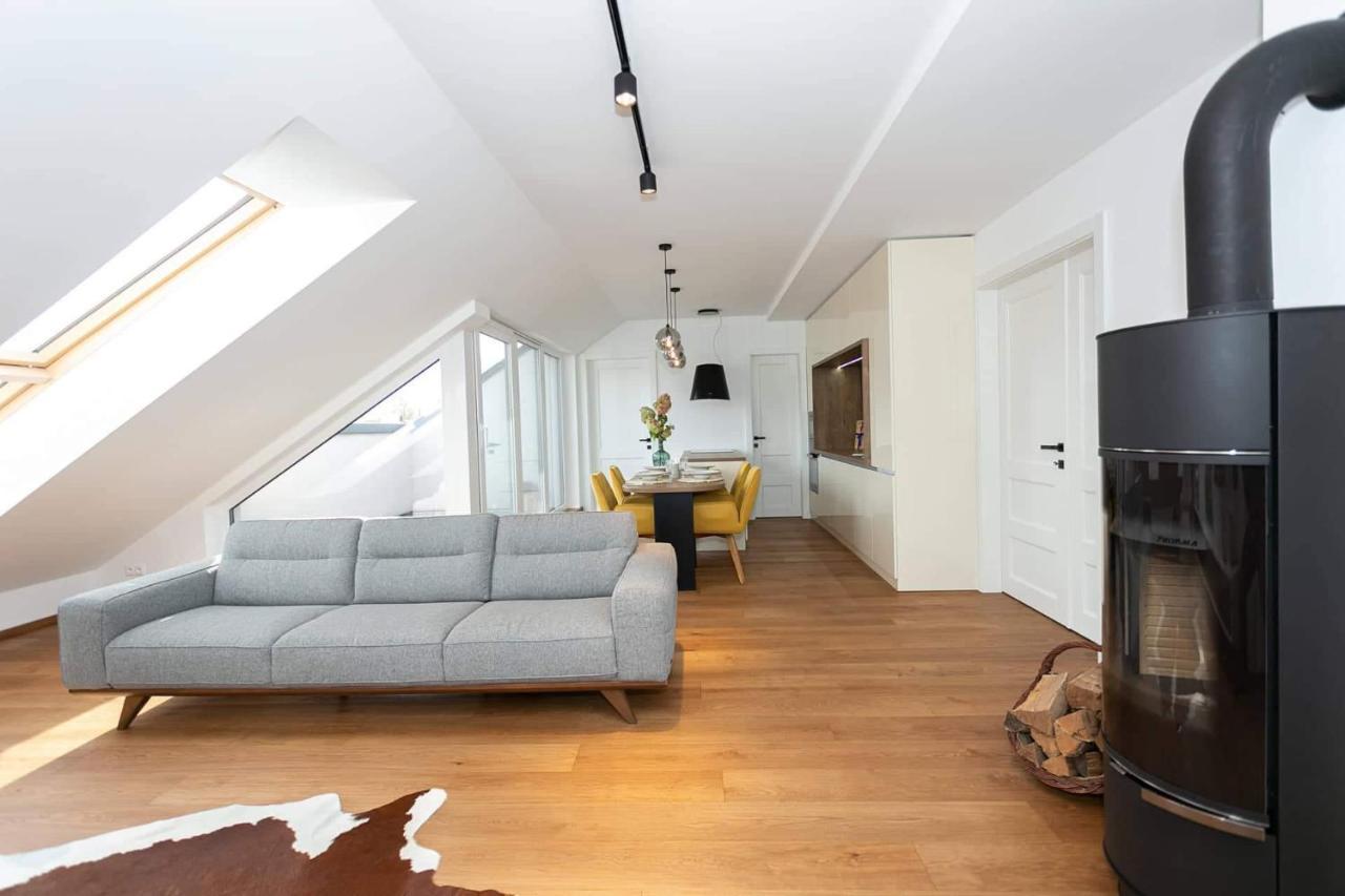 Bl - The Penthouse, 24Hr Self Check-In, 2 Bedrooms, Fireplace, Ac, Panoramic View From Main Balcony, 3-Minute Walk To City Center Besztercebánya Kültér fotó