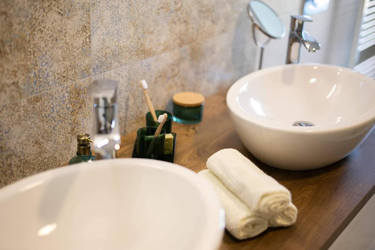 Bl - The Penthouse, 24Hr Self Check-In, 2 Bedrooms, Fireplace, Ac, Panoramic View From Main Balcony, 3-Minute Walk To City Center Besztercebánya Kültér fotó
