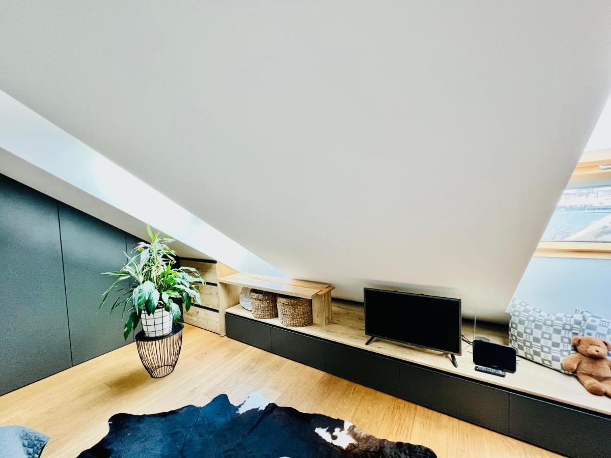 Bl - The Penthouse, 24Hr Self Check-In, 2 Bedrooms, Fireplace, Ac, Panoramic View From Main Balcony, 3-Minute Walk To City Center Besztercebánya Kültér fotó